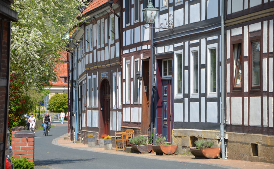 © Rochus Souan © Rochus Souan Gartenstraße mit Radfahrern Bad Salzdetfurth